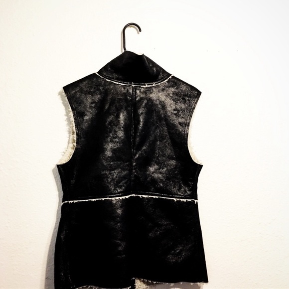 Gianni Bini Faux Suede and Sherpa Vest - Picture 5 of 5